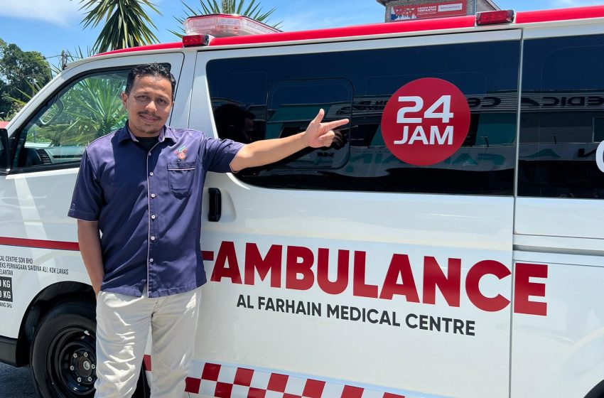 Dr Afif dengan ambulans - Khidmat komuniti